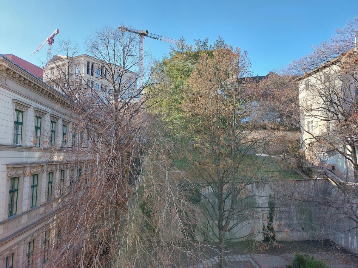 Sunny Studio At The Castle Budapest Exterior photo