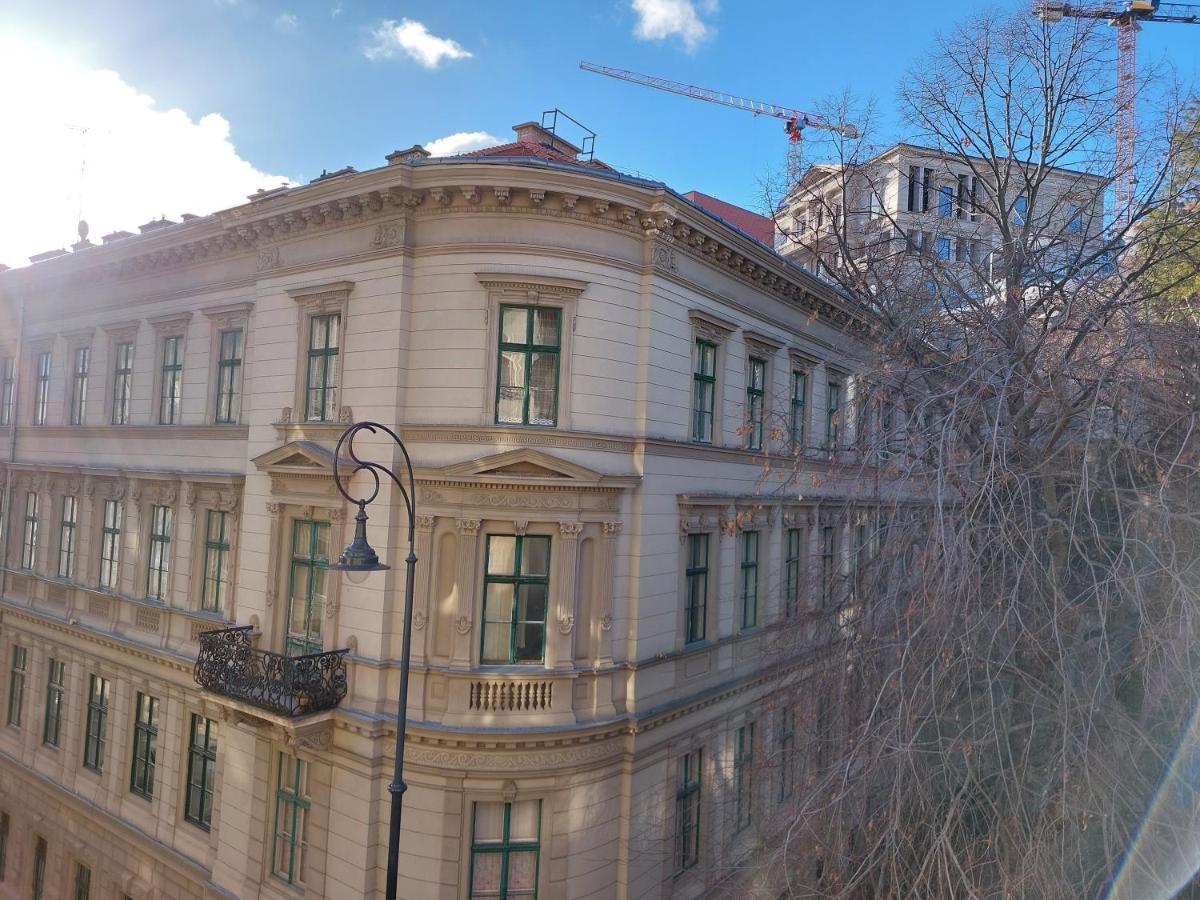 Sunny Studio At The Castle Budapest Exterior photo