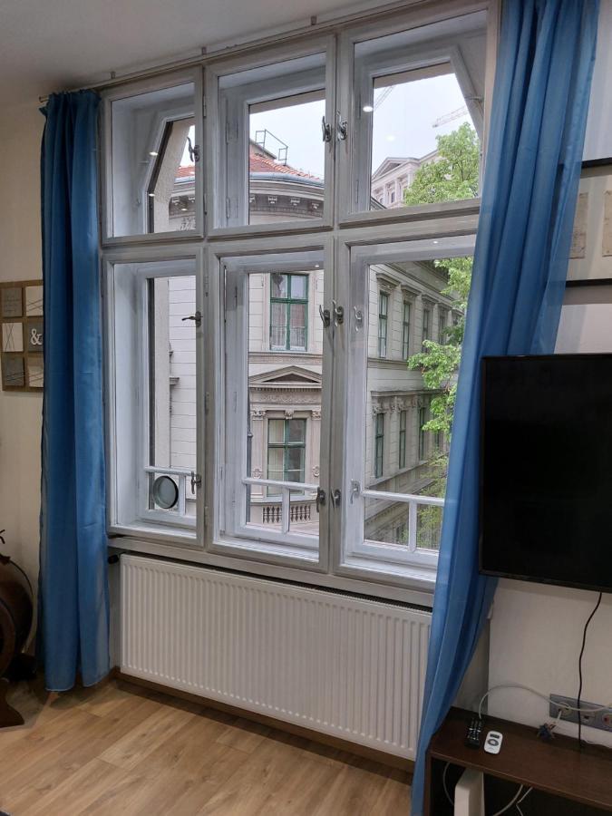 Sunny Studio At The Castle Budapest Exterior photo