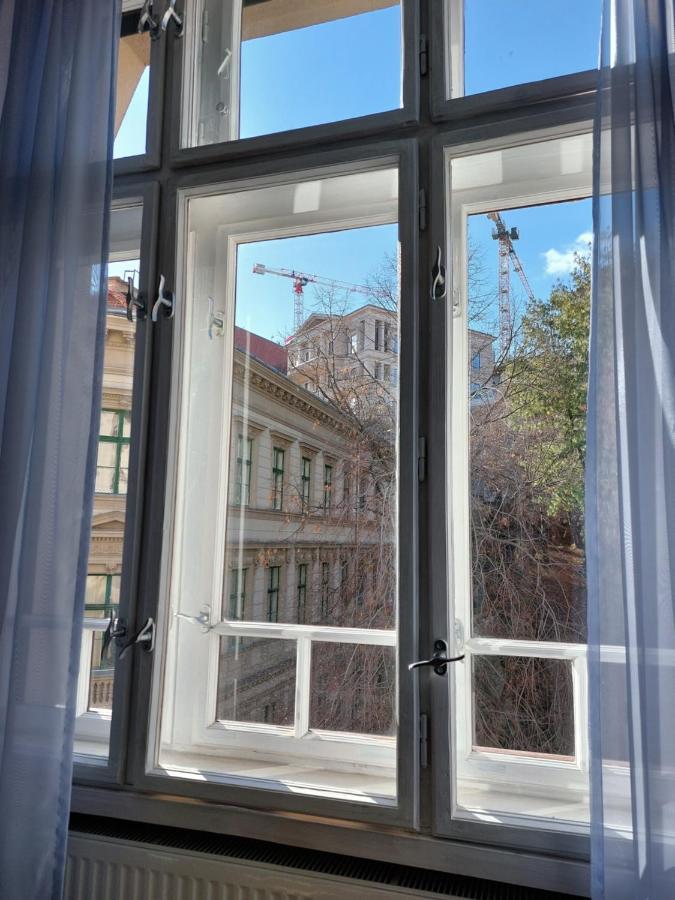 Sunny Studio At The Castle Budapest Exterior photo