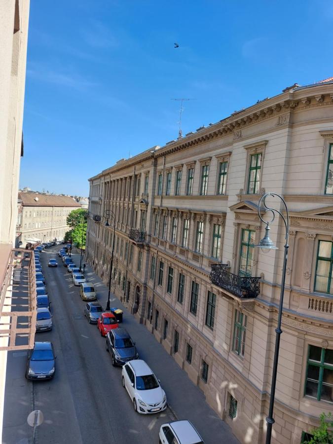 Sunny Studio At The Castle Budapest Exterior photo