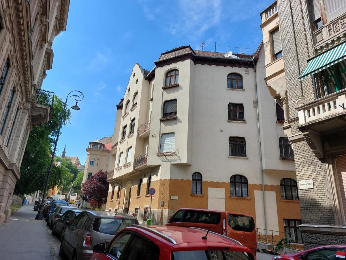 Sunny Studio At The Castle Budapest Exterior photo